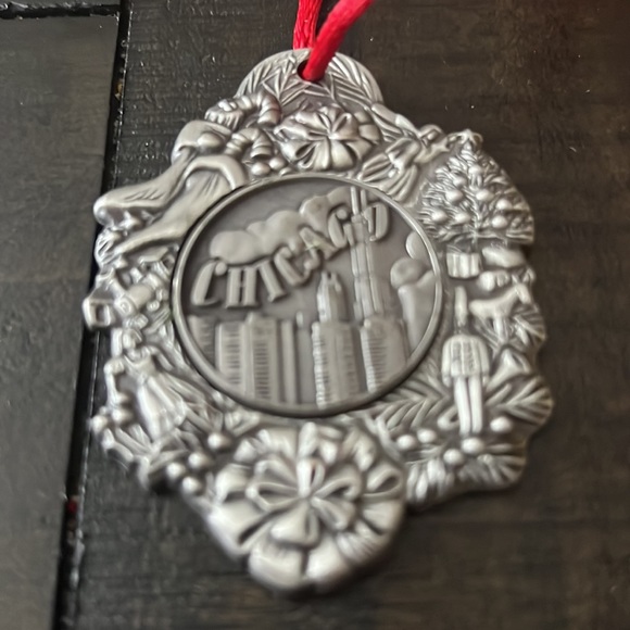 NWOT - vintage collection pewter Chicago Christmas ornament - Picture 4 of 5